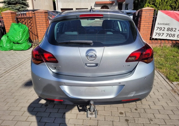 Opel Astra cena 22900 przebieg: 157000, rok produkcji 2011 z Włocławek małe 121